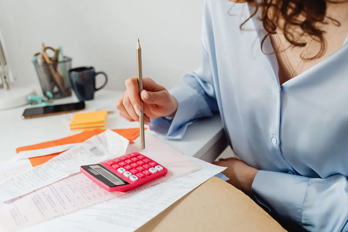 How to Build a UK Tax Year Tracker in Notion (April to April)